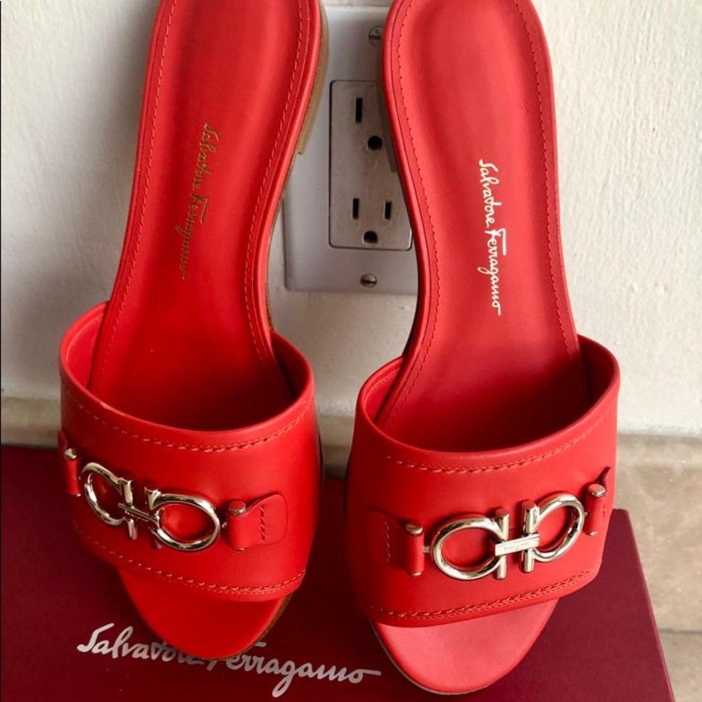 Ferragamo sandals NWT - Picture 3 of 6